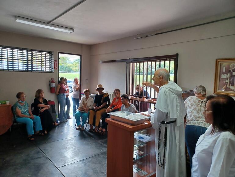 Fr. Carmen teaching a course in Puerto Rico